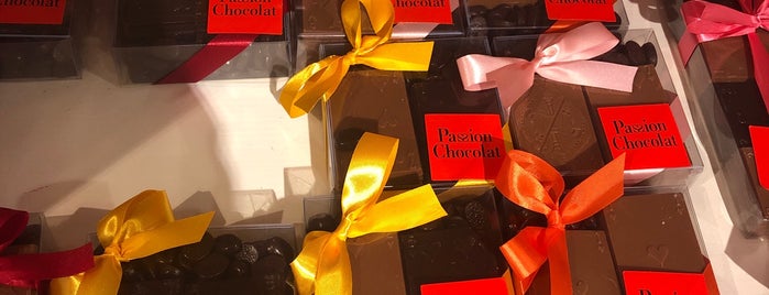 Passion Chocolat is one of Lieux qui ont plu à Richard.