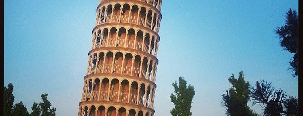 Leaning Tower Of Niles is one of Lieux sauvegardés par Stacy.