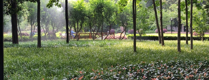 Hengshan Park is one of Lieux qui ont plu à leon师傅.