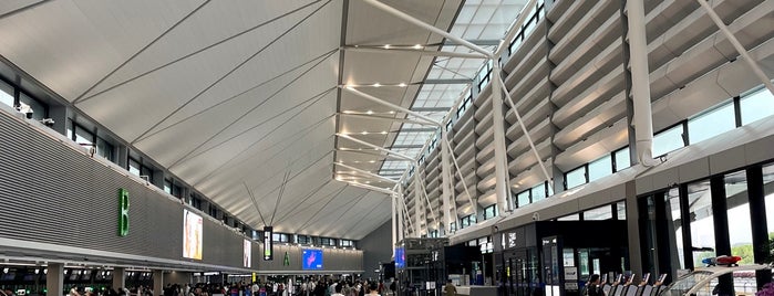Terminal 1 - Aéroport Shanghaï Hongqiao is one of Lieux qui ont plu à Shank.