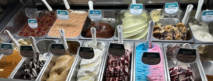 Gelateria Paradiso is one of Brew : понравившиеся места.