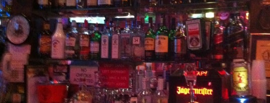 Tanner's Bar & Grill is one of Posti che sono piaciuti a Nash.