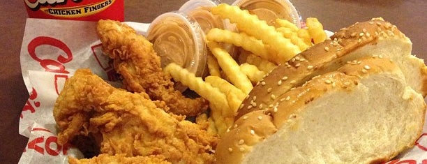 Raising Cane's Chicken Fingers is one of Locais curtidos por Rebecca.