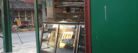 Laqui's Bakery is one of สถานที่ที่บันทึกไว้ของ Kimmie.