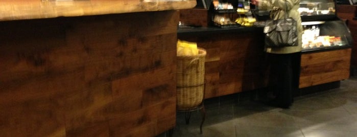 Starbucks is one of Posti che sono piaciuti a Hide.