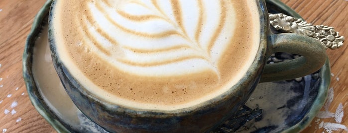 Маяк: кофе и керамика is one of Veljanova🦊 : понравившиеся места.