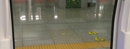 Xiangmihu Metro Station is one of 深圳地铁 - Shenzhen Metro.