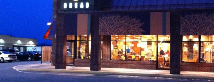 Panera Bread is one of Lugares favoritos de Caroline.