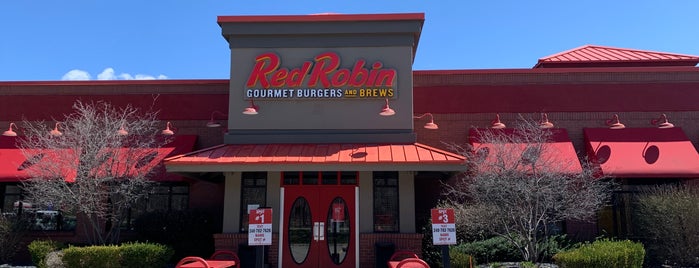 Red Robin Gourmet Burgers and Brews is one of detroit.