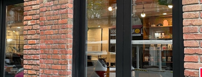 Irving Farm Coffee Roasters is one of Greenwich Village / West Village.