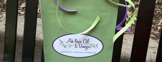 Ah Love Oil & Vinegar is one of สถานที่ที่ Brian ถูกใจ.