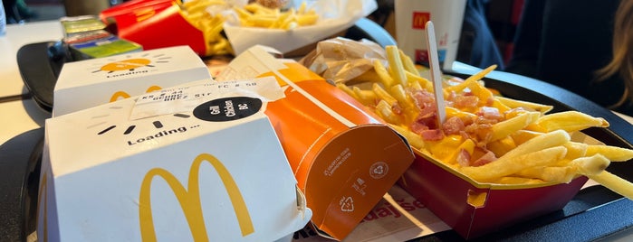 McDonald's is one of Locais curtidos por Sveta.