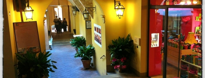 Corte Isolani is one of สถานที่ที่บันทึกไว้ของ Francis.
