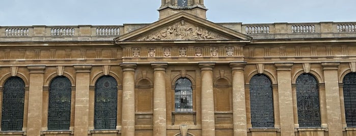 The Queen's College is one of Oxford.