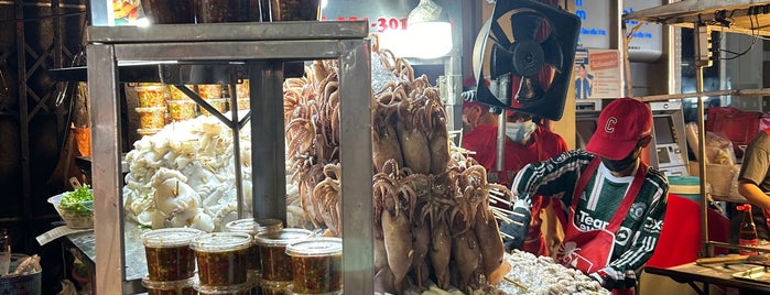 น้องกาย & น้องเก้า ปลาหมึกย่าง is one of 🦞🐟🐚🦀 Seafood 🦞🐟🐚🦀.