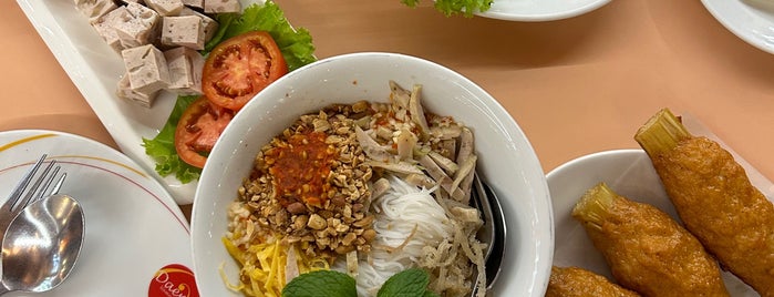 Daeng Nam-Nuang is one of Good Taste.