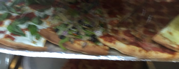 Jumbo Pizza is one of Irene 님이 좋아한 장소.