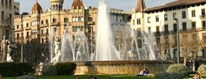 Praça da Catalunha is one of Barcelona.