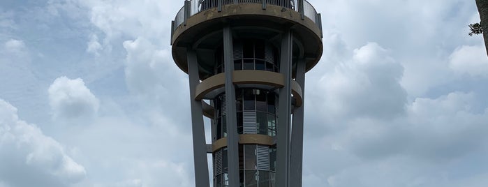 Seletar Lookout Tower is one of Lugares favoritos de James.