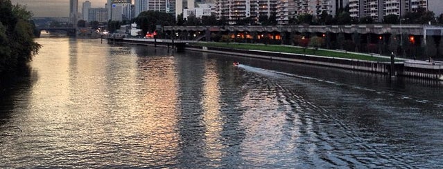 Pont de Courbevoie is one of Lugares favoritos de Petra.