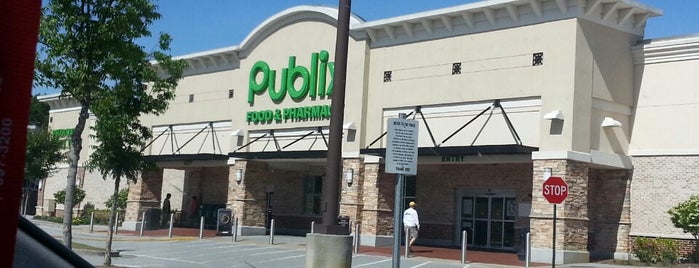 Publix is one of Locais curtidos por Chester.