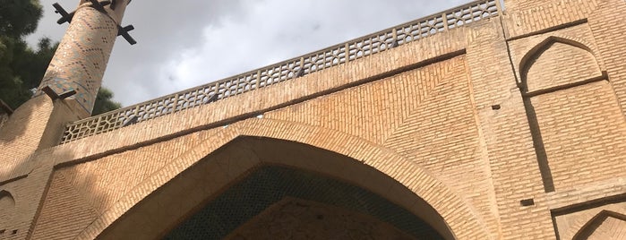 Monar Jonban is one of Isfahan.