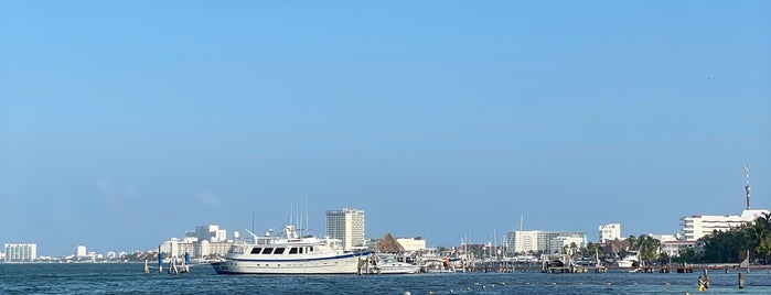 Playa Las Perlas is one of Cancún.