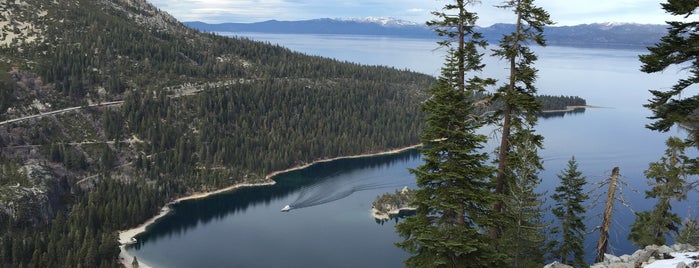 Granite Lake is one of Tempat yang Disukai John.