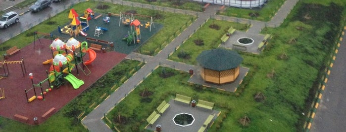Крутая детская площадка на Ельнинской👍 is one of The 15 Best Playgrounds in Moscow.