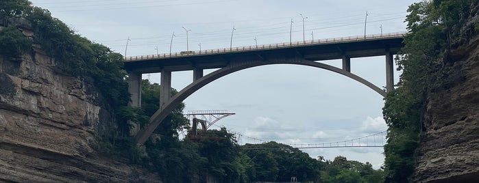 Puente Belisario Domínguez is one of Tuxtla Gutiérrez, Chiapas.