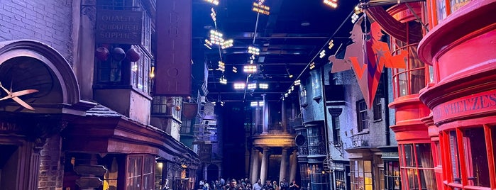 Diagon Alley is one of Elenaさんのお気に入りスポット.