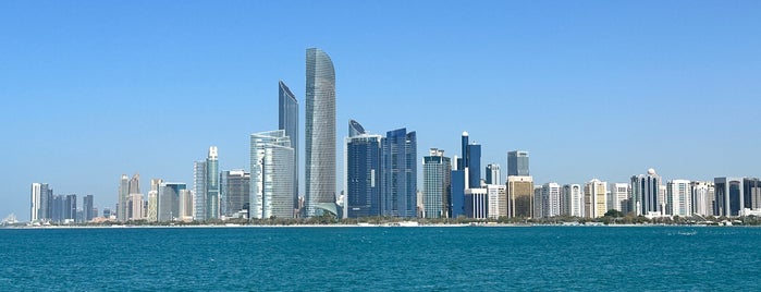 Abu Dhabi is one of Tempat yang Disukai Claudio.