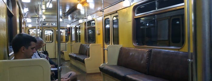 Именные метро поезда