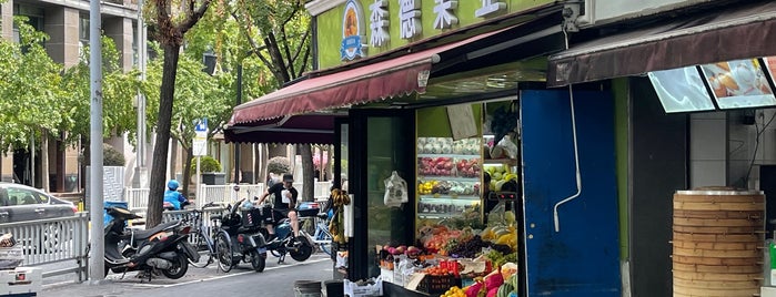 Fruit Stand is one of Shanghai to-do.