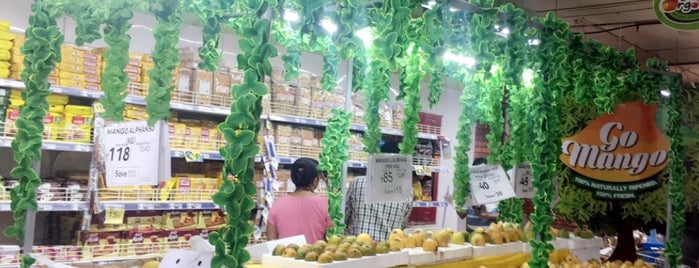 Reliance Mart is one of สถานที่ที่ Damodar ถูกใจ.