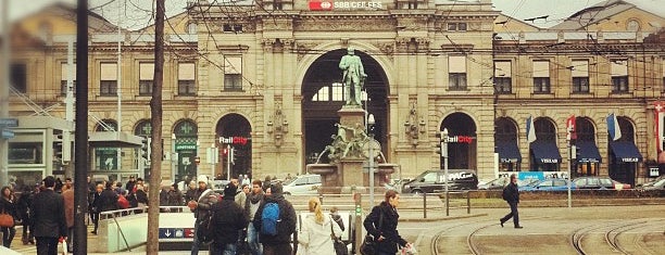 Estación central de Zúrich is one of Zurich.