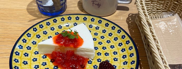 CAFE FREDY is one of 🍩 : понравившиеся места.