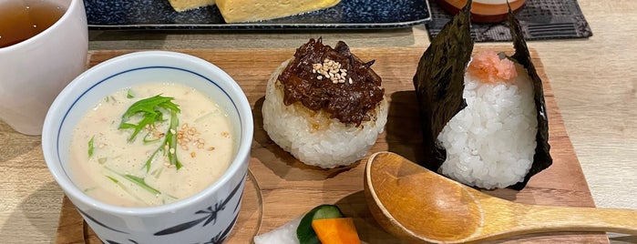 Onigiri Café Risaku is one of Lugares favoritos de Andrew.