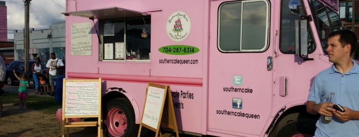 Food Truck Friday in South End is one of สถานที่ที่ Curtis ถูกใจ.