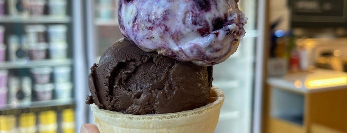 Jeni’s Splendid Ice Creams is one of The 15 Best Places for Buttermilk in Austin.