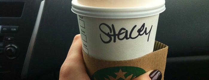 Starbucks is one of Orte, die Haluk gefallen.