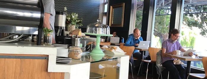 Matching Half Cafe is one of Ashok'un Beğendiği Mekanlar.