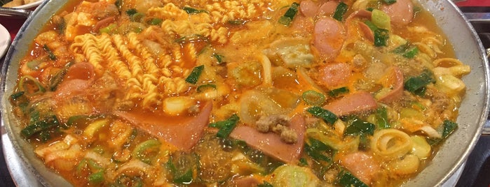 놀부부대찌개 is one of All-time favorites in South Korea.