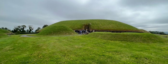 Knowth Tombs is one of Roadtrip / Ireland.