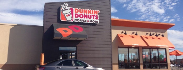 Dunkin' is one of สถานที่ที่ Bayana ถูกใจ.