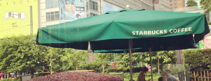 Starbucks is one of สถานที่ที่ Irina ถูกใจ.