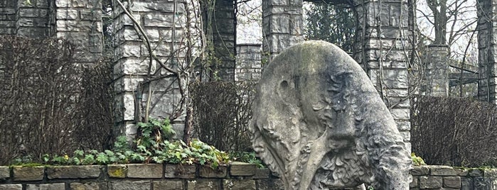 Standbeeld Oswald de Kerchove de Denterghem is one of Belgie.