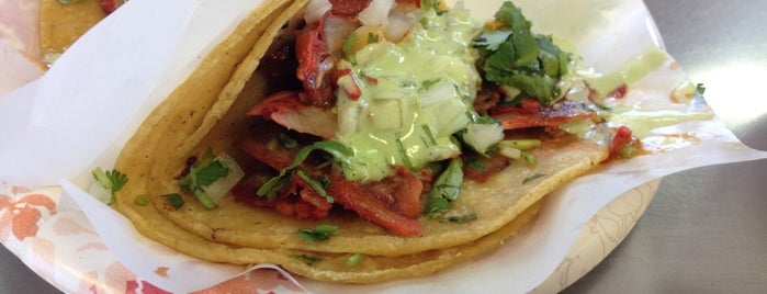Tacos El Gordo is one of สถานที่ที่ Richard ถูกใจ.