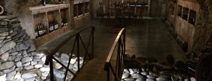 Old Cellar is one of Locais curtidos por Alex.