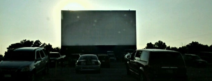 Winchester Drive-In Theater is one of Orte, die Brett gefallen.